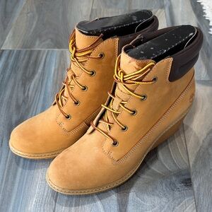 Timberland Women's Lace-Up Tan Boots